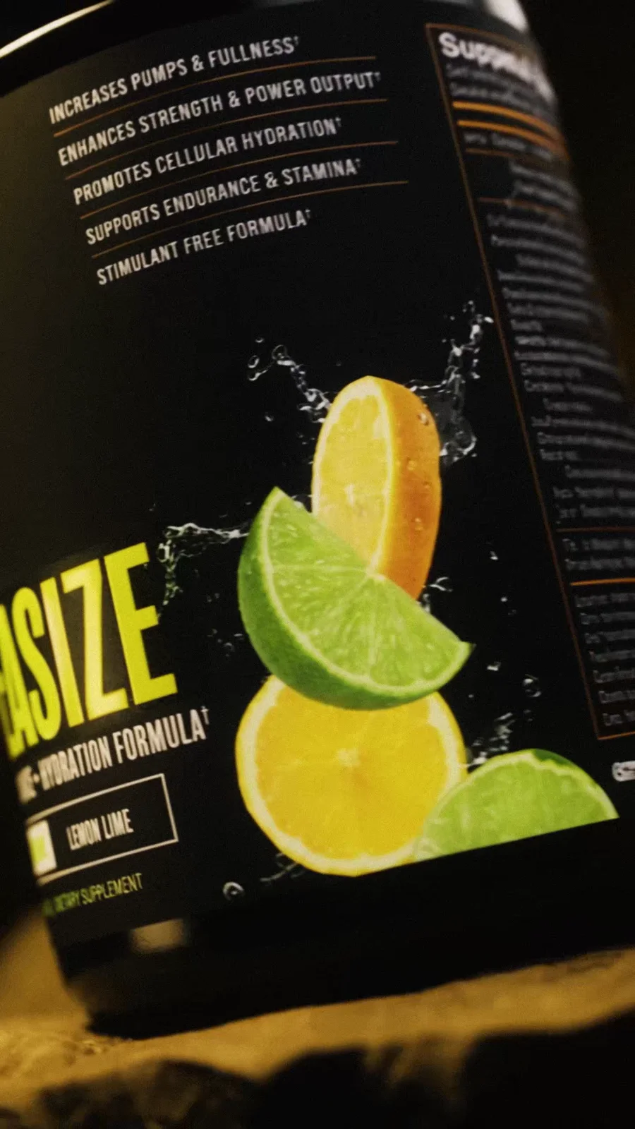Close view of the Creasize Lemon Lime label with sliced citrus.